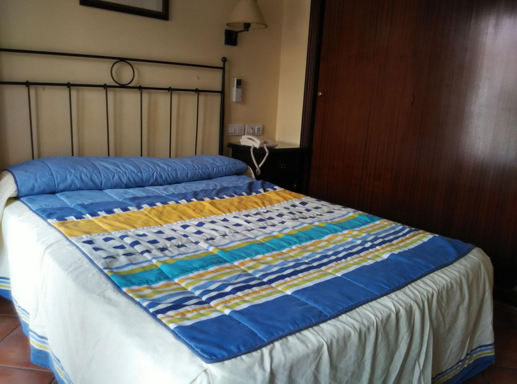 Hotel Calderon Cenes De La Vega Esterno foto