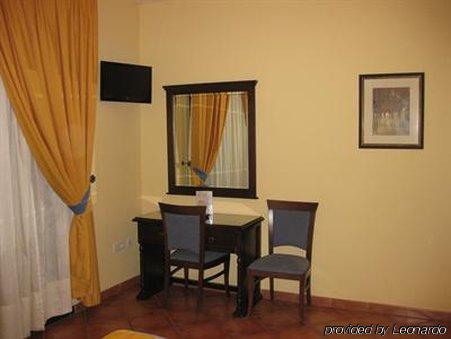 Hotel Calderon Cenes De La Vega Esterno foto